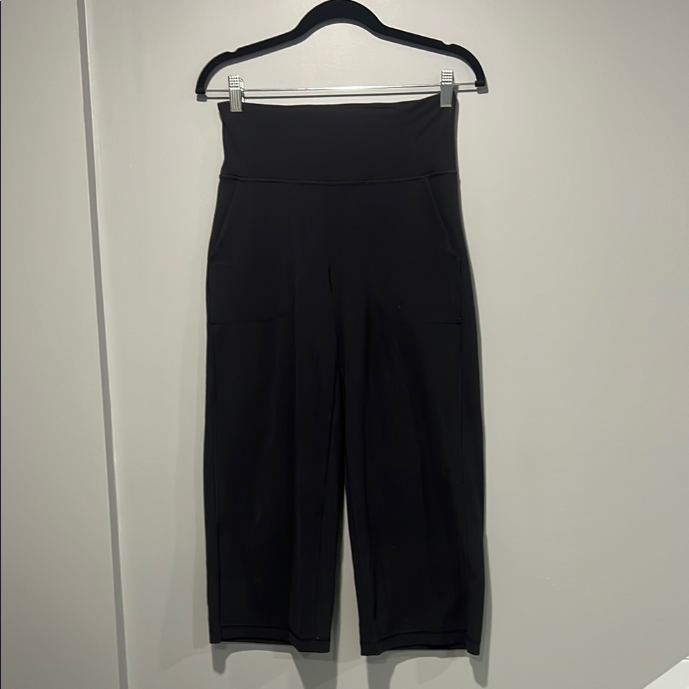 LULULEMON- High-Waisted, cropped, Align Women's Pants. 23” inseam - Picture 6 of 12
